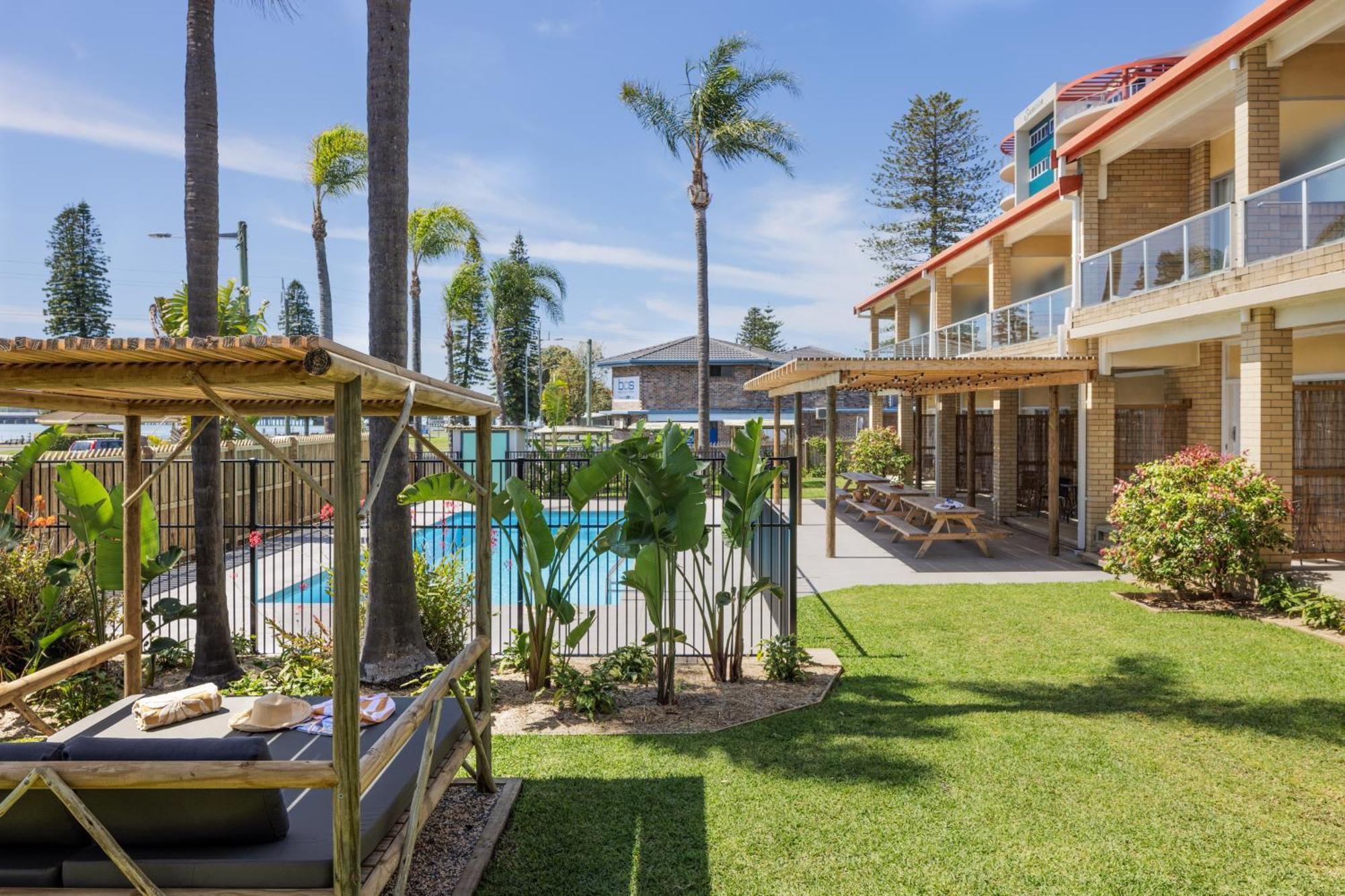 South Pacific Palms Motor Inn ทันเคอร์รี ภายนอก รูปภาพ